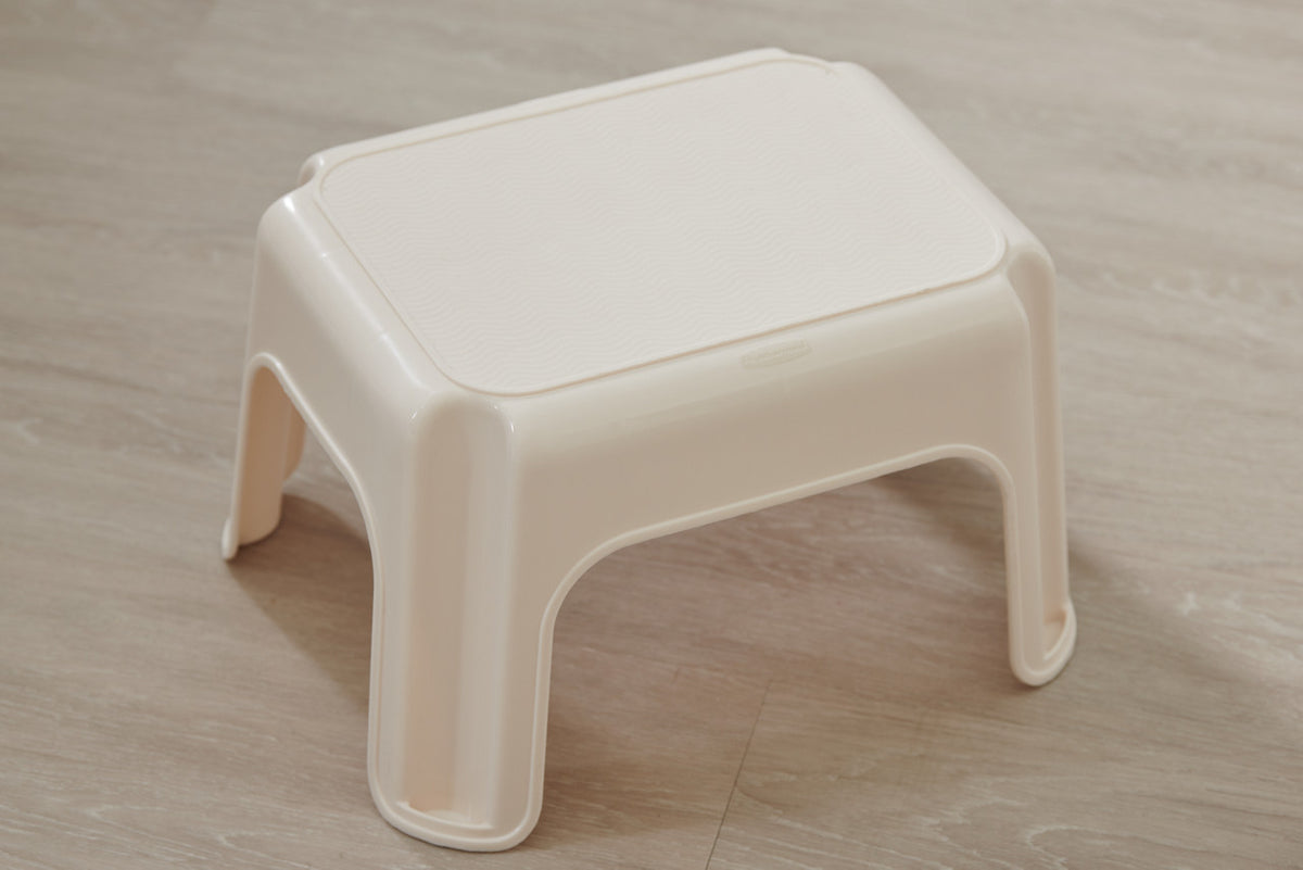 Plastic Step Stool, 1-Step - US 47933