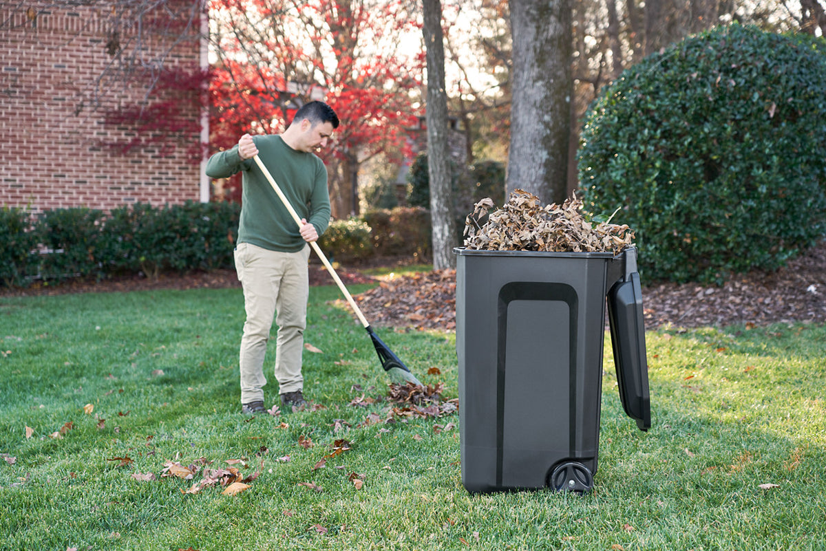 Roughneck™ Vented Wheeled Trash Can - US 75667